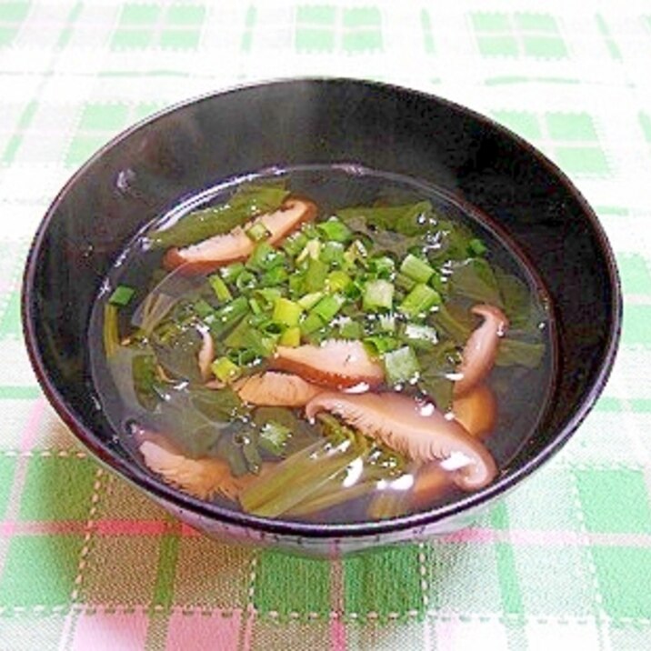 ほうれん草と椎茸のすまし汁